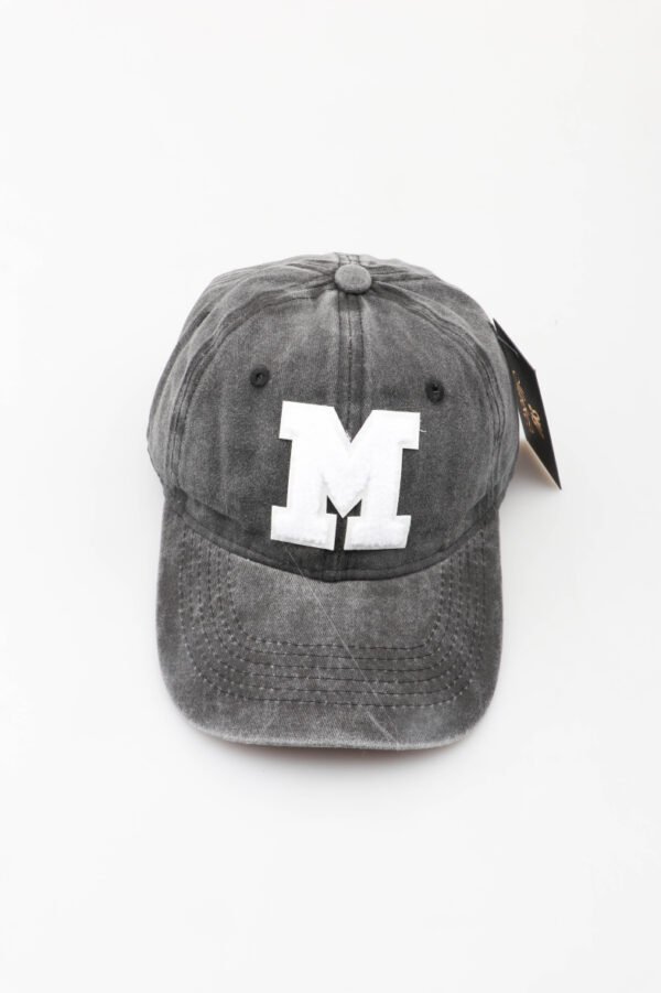 Casquette noire effet denim délavé lettre M