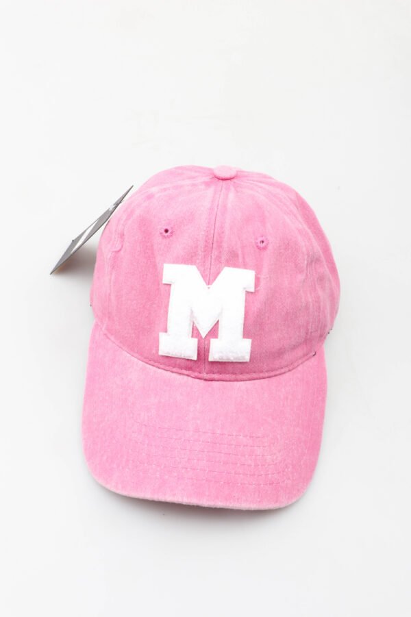 Casquette rose effet denim délavé lettre M