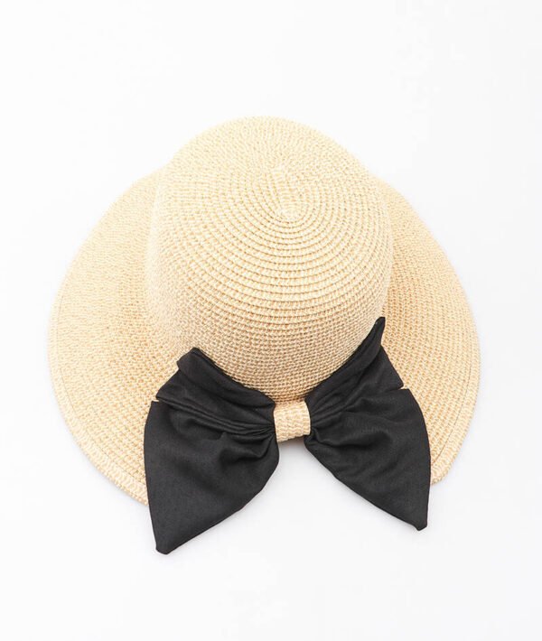 Chapeau de paille grand nœud papillon noir à l'arrière