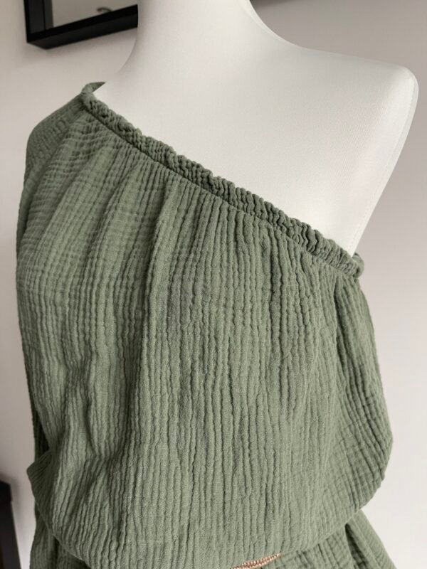Combishort "one shoulder" en gaze de coton kaki – Image 3