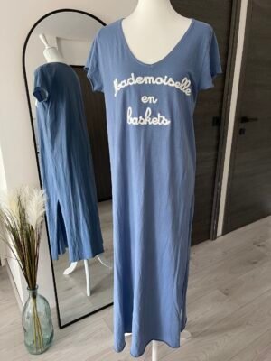 Robe longue imprimé “Mademoiselle en Baskets”