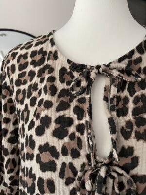 Blouse à noeuds en gaze de coton imprimé léopard beige