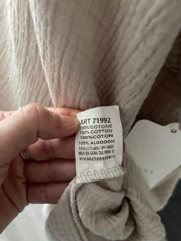 Robe courte en gaze de coton beige imprimé “SAUVAGE” – Image 3