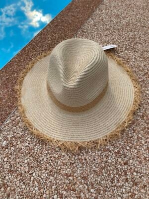 Chapeau de paille à ruban avec bord effet brut