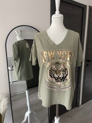 T-shirt col V kaki imprimé New York doré
